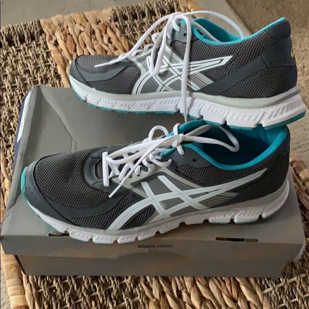 Women’s ASICS Tennis Shoe